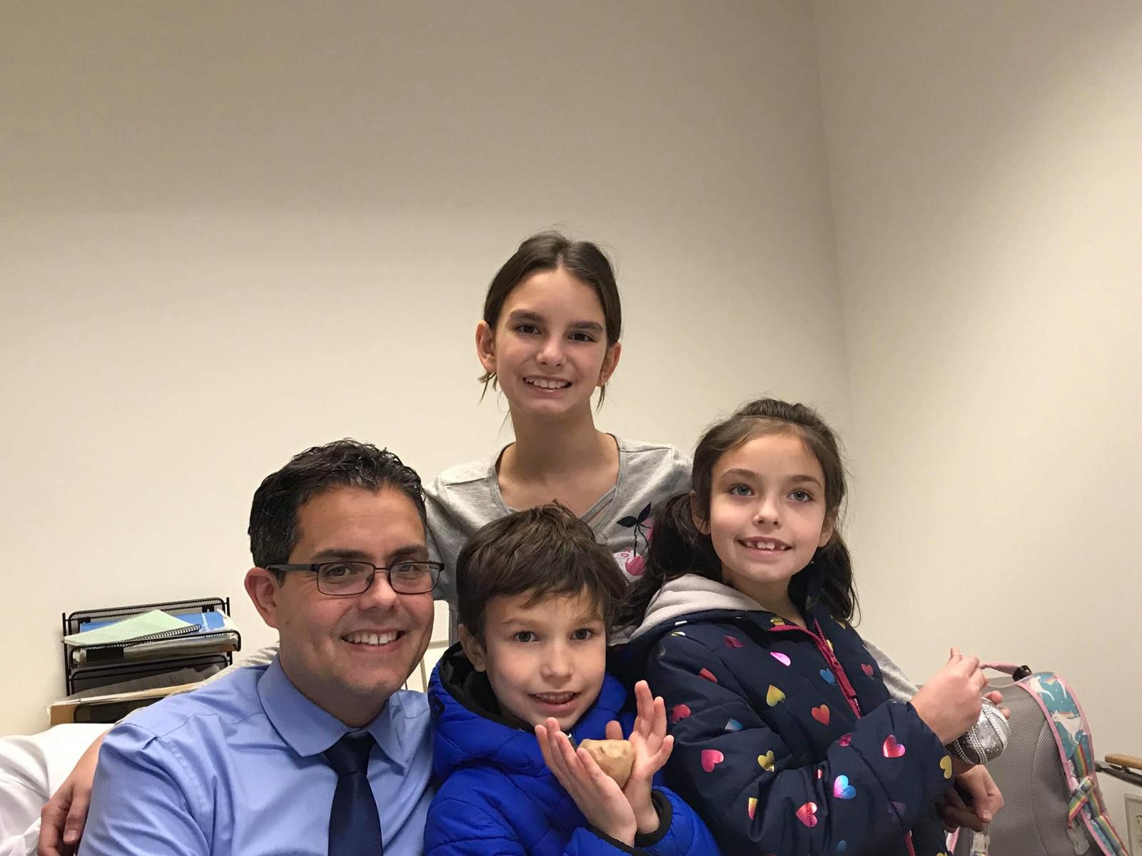 Carlos Romero - doctor - Cleveland - con su familia - Foto suministrada - junio 11 2019